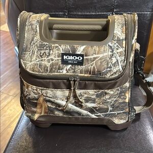 Igloo Brown Outdoor Cooler Bag with Camouflage Design